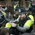 Širom Britanije sukobi demonstranata i policije: Traže zatvaranje hotela za azilante