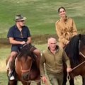 Anđela Đuričić i Gastoz jašu konje na Zlatiboru! Pobegli od beogradske vreve, ne skidaju osmehe sa lica