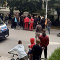 Teška nesreća u centru Novog Pazara: Žestok sudar auta i motora, povređen motociklista