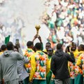Fudbaleri Senegala u Parizu paradirali sa peharom Kupa afričkih nacija