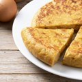 Ne znate šta za večeru? Španci ovaj omlet jedu mlak, a pravi se od nekoliko sastojaka koje uvek imamo kod kuće
