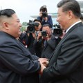 Pogledajte kakav doček je Kim Džong Un priredio za Si Đinpinga: Ona je sa njim čekala na aerodromu