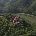 Vera kao lek na Maloj Svetoj gori: Živa Božija reč u manastirima Ovčarsko-Kablarske klisure (video)