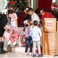 Humanitarni novogodišnji događaj za decu prihvatilišta: Veče radosti, davanja I humanih ljudi
