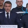 Zamalo da padne u nesvest tokom govora Makrona: Devojci se slošilo, hitno reagovao i francuski predsednik (video)