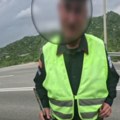 Druže, fijuuu, dupla puna...Crnogorski policajac zaustavio stranca zbog prekršaja, a onda je video postao hit! (video)