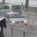 Потоп у Бору, обилни пљускови направили хаос на улицама: У среду је цела Србија под упозорењем, на снази жути метеоаларм…