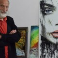 "Naopake" slike sa sedefastim odsjajem: Neobični umetnik Mihajlo Krstić iz Jagodine izložio svoje radove u delu porodične…
