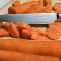 Stručnjak za hranu objasnio kada je vreme da bacite dasku za sečenje