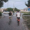 Zrenjaninci i juče vozili 2 sata i 16 kilometara kroz grad kako bi probudili “uspavane” sugrađane Biciklom kroz grad