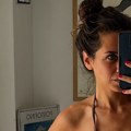 (Foto): Ivana Dudić se skinula i pokazala zmijsko telo u spavaćoj sobi: Stomak bez grama sala, a ovu hranu nikada ne jede