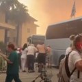 (Video) Grčka u plamenu! Požari divljaju od Ahaje do Zakintosa: Naređena hitna evakuacija bolnica i naselja, ljudi beže u…