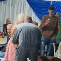 ''Ja više para nemam, evo ti...'' Cirkus na veselju u Srbiji, umesto bakšiša, domaćin ponudio pevačici - domaću životinju…