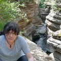 (Фото): Наш певач отворио оставу, па угледао змију: Хитно интервенисали стручњаци