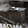 Krater dubok 50 metara u centru Bangkoka, rupa "progutala" automobile i bandere