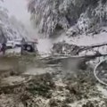 Opšti haos između Kosjerića i Valjeva, auta ostala zaglavljena: Sneg izazvao kolaps na ovoj deonici, u toku je uklanjanje…