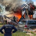 Drama kod Čačka! Požar guta objekat, i meštani i vatrogasci bore se sa vatrenom stihijom