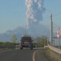 Заурлао Марапи, планина је експлодирала! Вулкан избацује стуб пепела висок 2 км! Послато хитно упозорење становништву…