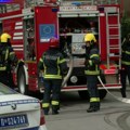 Lokalizovan požar u stambenoj zgradi u Kraljevu: dve osobe se nagutale dima