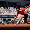 Novak nije ni pomišljao da pusti senzaciju: Spektakularnom partijom prošao u četvrtfinale Rolan Garosa