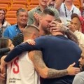 Jokić grli ženu i braću, Bogdanović iza aplaudira: Pogledajte emotivan momenat koji je čak i NBA podelila