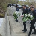 Kurti položio cveće na spomen-ploči kosovskom policajcu Zumberiju