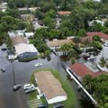 Obilne padavine poplavile Floridu: Guverner De Santis proglasio vanredno stanje, otkazano 1.200 letova