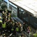 Neviđeni boljševički teror plenuma: Studenti blokirali RTS i brane zaposlenima da rade FOTO/VIDEO