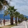 Objavljena prva slika drame na plaži u Grčkoj Dečaku iz Srbije stalo srce (foto)