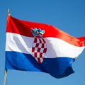 Policija u Kninu traga za osobom koja je ukrala hrvatsku zastavu sa Kninske tvrđave