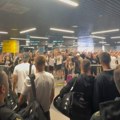 Ludnica na aerodromu u sitne sate! Scene za pamćenje: Grobari priredili spektakularan doček "Partizanovim bebama" (video)