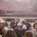 Napeto u Novom Pazaru: Studenti u blokadi pokušavaju da blokiraju Osnovni sud, došlo do koškanja sa policijom (video)