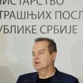 „Napad na policiju bez ikakvog povoda" Dačić o incidentu u Novom Sadu: Šta je policija kriva?“