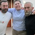 Otac iz doma došao kući: Matora objavila sliku tate i brata: Imaju poseban razlog za slavlje, ne skidaju osmeh sa lica (foto)