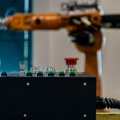 Kina vodi u robotizaciji fabrika - SAD zaostaje