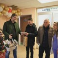 Aleksej, prva beba rođena u 2026. godini, dobila poklon od Grada Kragujevca
