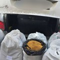 (Foto) Zaplena duvana u Jagodini: Pronađeno više od 230 kilograma u prtljažniku automobila