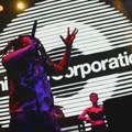 Zastava "Studenti pobeđuju" na bini tokom koncerta Thievery Corporation u Beogradu (VIDEO)