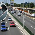 Šta se dešava kada stisnete elektronsku ručnu kočnicu tokom vožnje? Nikako ne testirajte ovu opciju!