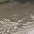 Užas u Lajkovcu nakon nevremena Ulice pod vodom, automobili se bore da prođu (video)