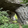 Čudo prirode na 900 metara nadmorske visine u zlatiborskom selu Dobroselica: Prerast je jedan od najvećih prirodnih kamenih…