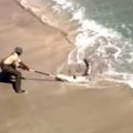 Neočekivano se pojavio krvoločni predator Kupači bežali iz vode, dramatična scena na plaži u Floridi (video)