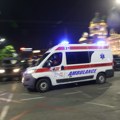 "BMW" sleteo s puta i zakucao se u pekaru: Saobraćajna nesreća u Nišu: Na terenu Hitna pomoć i policija (video)