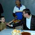 "Čika Aleksandre, napravi mi put pa da se ženim": Predsednik Vučić objavio emotivnu poruku mališana iz Gornje Male (foto)