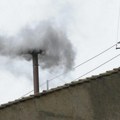 Iščekivanje u Vatikanu: Počelo drugo glasanje u konklavi, čeka se beli ili crni dim
