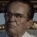 Vic dana Obilazi Tito jednu fabriku i pita radnika koliko čeličnih vijaka proizvede na dan...
