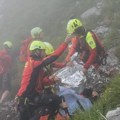 Spasioci izvukli nemačkog turistu iz potoka, ubrzo je stigao poklon zbog kog su svi prasnuli u smeh: "Kutija je bila puna"…