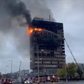 (VIDEO, FOTO) „Šteta totalna, uzrok požara nepoznat, postoje neke sumnje“: Vatra progutala zgradu Vjesnika u Zagrebu
