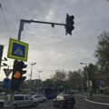 Semafori u kružnim tokovima zbunjuju vozače i pešake: Ko ima prednost kad je trepćuće žuto svetlo?