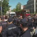 Kod Pravnog 90-godišnjaku slomljeni kuk i pršljen: Da li vlast relativizuje gaženje na ulicama